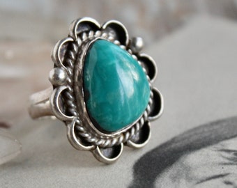 Beautiful 60’s Vintage Navajo Hand Stamped Sterling Silver Twisted Rope Silver Beaded Nevada Turquoise Flower Ring Sz 7