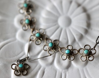 Vintage Zuni Snake eye Turquoise flower Bib Necklace Native American Zuni Sterling Silver Turquoise Petit Point Paperclip chain Necklace