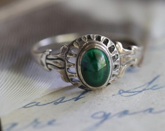 Vintage Art Deco malachite ring Sterling Silver green malachite Ring Vtg Native American mid century Ring art decco nouveau ring Sz 6.25