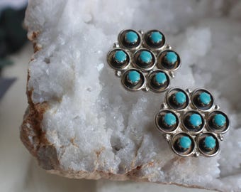 Vintage Zuni snake eye turquoise Flower cluster earrings old Pawn Native American Sterling Silver petit point turquoise flower Post Earrings