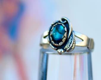 Beautiful Vintage Navajo Sterling Silver Split Shank Peyote Paua Shell Abalone Feather Ring