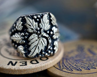 Vintage Black Hills Gold Style Large Sterling Silver Heavy Wide Band Black Hills Grape Leaf Signet Ring Sz 10.25