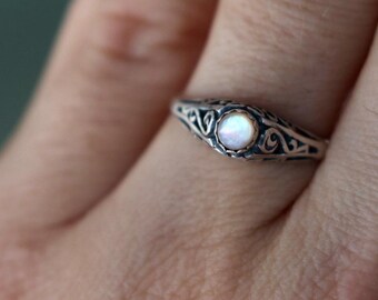 Antique Style Sterling Silver Filigree Ring with Mother of Pearl Cabochon • Vintage Size 6.75 Art Deco Lace Setting • Boho Heirloom Gift