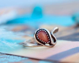 Vintage Old Pawn Sterling Silver Native American Southwestern Navajo Salmon Pink Mother of Pearl Swirl Ring