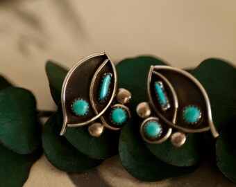 Vintage Zuni Turquoise Stud Earrings | Snake Eye & Needlepoint | Sterling Silver Flower Cluster | Mid Century Southwest Jewelry | Old Pawn