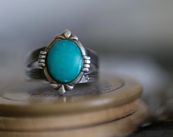 Vintage Navajo Turquoise Ring | Early Fred Harvey Era Split Shank Cigar Band | Hand Stamped Sterling Silver | Old Pawn Southwest | Sz 6.25