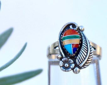 Beautiful multicolor Vintage  Sterling Silver Split Shank Multi stone Inlay Native  Squash peyote blossom feather Appliquéd Ring