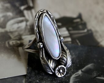 Vintage Navajo Mother of Pearl Ring Vintage Sterling Silver Elongated Mother of Pearl Navette Ring Native American Ring Southwestern Sz 5