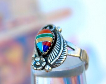 Beautiful multicolor Vintage  Sterling Silver Split Shank Multi stone Inlay Native  Squash peyote blossom feather Appliquéd Ring