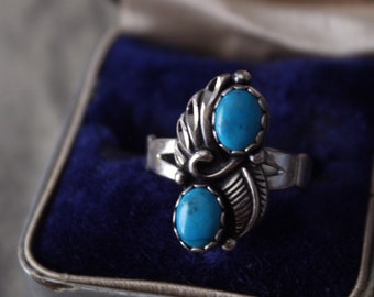 Beautiful Vintage Navajo Sterling Silver Split Shank Double Stone Sleeping Beauty Turquoise Feather Blossom Ring