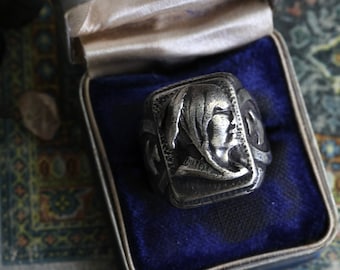 Vintage mens Indian chief ring 1940’s Vintage Sterling Silver Indian Chief Head Biker Ring arrowhead signet ring heavy 40s sterling Ring