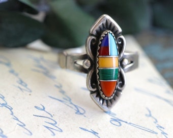 Beautiful multicolor Vintage Zuni Sterling Silver Split Shank Multistone Inlay Elongated Native American Scroll Ring