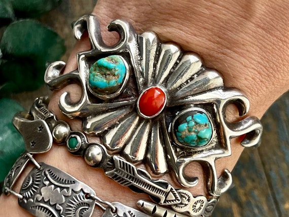 Heavy Intricate Detailed Vintage Native American Navajo Turquoise Sterling Silver Bracelet Heavy Intricate Detailed Vintage Native American Navajo Turquoise Sterling Silver Bracelet
