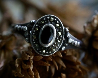 Vintage onyx and Marcasite and garnet ring Art Deco silver beaded ring vintage Art Deco onyx Marcasite class ring medallion ring 6.5