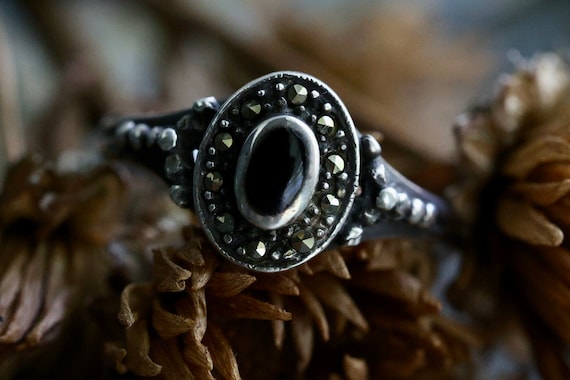 Vintage onyx and Marcasite and garnet ring Art De… - image 1
