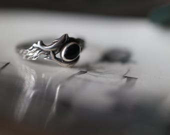 Vintage Sterling Silver Black Onyx Ring | Mid Century Southwest Ring | Minimalist Onyx Cabochon | botanical scroll ring dark stone