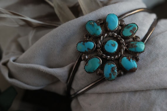 Vintage Navajo Turquoise Flower Cluster Cuff Brac… - image 5