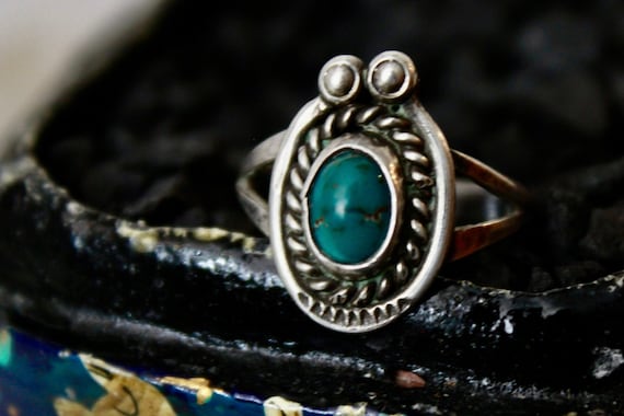 Eye-catching Native American Navajo Turquoise Diamond Sterling Silver Horseshoe Ring Eye-catching Native American Navajo Turquoise Diamond Sterling Silver Horseshoe Ring
