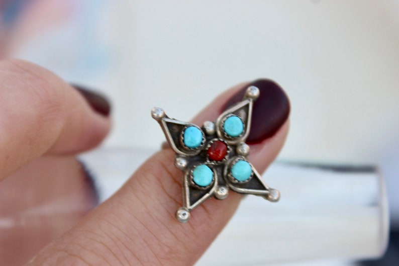 Old Pawn Vintage Zuni Sterling Silver Petit Point Snake Eye Turquoise And Coral Star Cluster Ring Sz 3.75