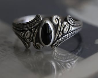 Vintage Onyx Ring Sterling Silver southwestern Onyx Ring Vtg Native american Black Onyx Ring southwestern black onyx scroll ring Sz 9