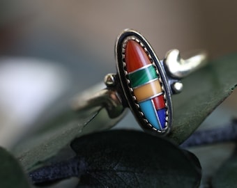 Beautiful multicolor Vintage  Sterling Silver Split Shank Multistone Inlay Elongated southwestern  Scroll Ring