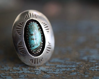 Vintage Navajo Turquoise Hand Stamped Puffy Shadowbox Ring Native American Nevada Green Turquoise Shadowbox Southwestern Sterling Ring 7.25