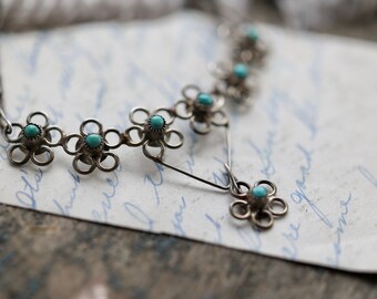 Vintage Zuni Snake eye Turquoise flower Bib Necklace Native American Zuni Sterling Silver Turquoise Petit Point Paperclip chain Necklace