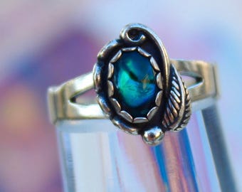 Beautiful Vintage Navajo Sterling Silver Split Shank Peyote Paua Shell Abalone Feather Ring