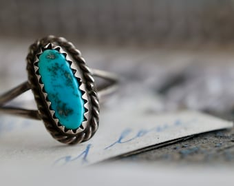 Vintage Navajo Turquoise Ring Sterling silver Split Shank Sawtooth Bezel Southwestern Native American Ring Sz 6.25