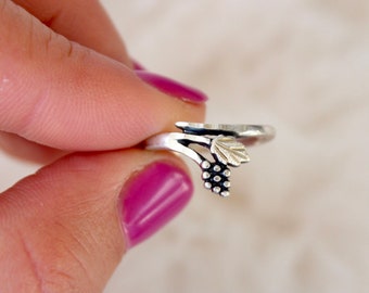 Vintage Sterling Silver Black Hills Dagger Gold Grape BHG Black Hills Gold Midi Dainty Leaf Ring