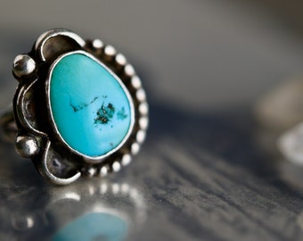 Vintage Navajo Turquoise Ring Kingman Turquoise Silver beaded Ring Large Sterling Silver Turquoise Ring Native American Turquoise Ring Sz 6