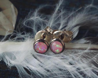 Vintage Native American Navajo Dainty Sterling Silver Silver Beaded Round Opal Post Earrings