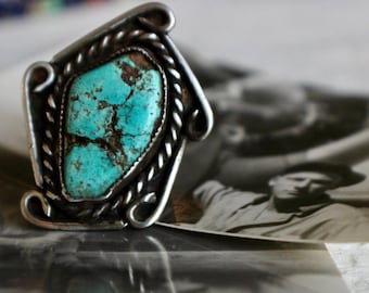 Vintage Large Old Pawn Sterling Silver Native American Southwestern Navajo Sawtooth Bezel Natural Kingman Turquoise Nugget Ring Sz 5
