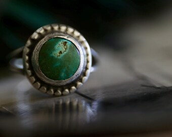 1930s Navajo Turquoise Ring | Vintage Green Turquoise Beaded Bezel | Old Pawn Split Shank Silver | Early Native American Jewelry | Size 6.5