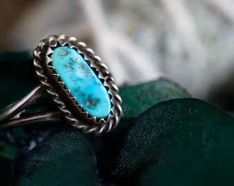 Vintage Navajo Turquoise Ring Sterling silver Split Shank Sawtooth Bezel Southwestern Native American Ring Sz 6.25