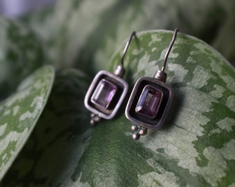 Vintage Modernist Purple Sterling Silver Faceted Rectangular Amethyst Silver Beaded Dangle Mod Chic Earrings