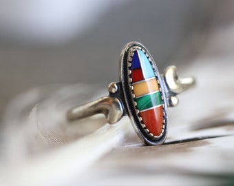 Beautiful multicolor Vintage  Sterling Silver Split Shank Multistone Inlay Elongated southwestern  Scroll Ring