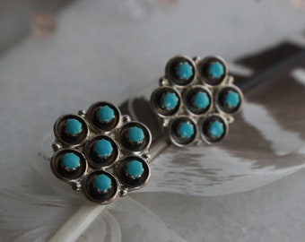 Vintage Zuni snake eye turquoise Flower cluster earrings old Pawn Native American Sterling Silver petit point turquoise flower Post Earrings