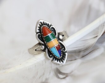 Beautiful multicolor Vintage Zuni Sterling Silver Split Shank Multistone Inlay Elongated Native American Scroll Ring
