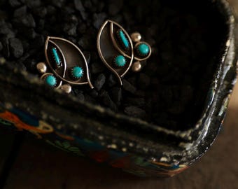 Vintage Zuni Turquoise Stud Earrings | Snake Eye & Needlepoint | Sterling Silver Flower Cluster | Mid Century Southwest Jewelry | Old Pawn