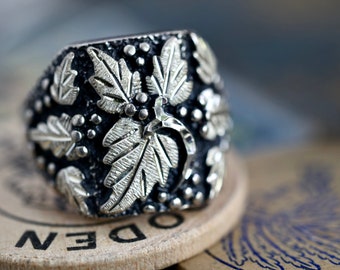 Vintage Black Hills Gold Style Large Sterling Silver Heavy Wide Band Black Hills Grape Leaf Signet Ring Sz 10.25