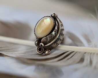 Vintage Navajo Mother of Pearl Ring | Sterling Silver Feather Appliqué | Hand Stamped Southwest Jewelry | 1970s Native American Ring | sz 6