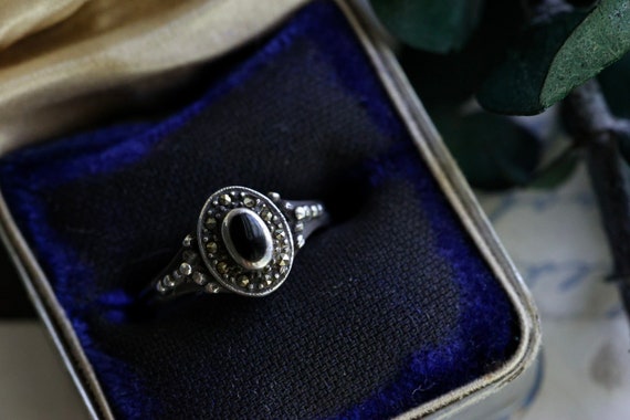 Vintage onyx and Marcasite and garnet ring Art De… - image 7