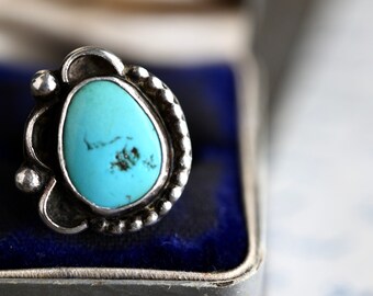 Vintage Navajo Turquoise Ring Kingman Turquoise Silver beaded Ring Large Sterling Silver Turquoise Ring Native American Turquoise Ring Sz 6