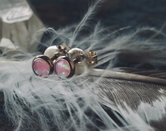 Vintage Native American Navajo Dainty Sterling Silver Silver Beaded Round Opal Post Earrings