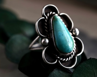 Vintage Navajo Royston Turquoise Ring Sterling Silver Turquoise Teardrop Twisted Rope Flower Ring Native American Royston Turquoise Ring