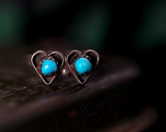 Vintage Zuni Shadowbox Heart Ring | Snake Eye Petit Point Turquoise | 1940s Sterling Silver Old Pawn Native American Ring Sz 6.75