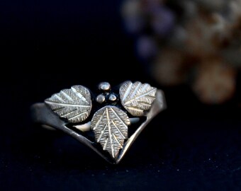 Vintage Sterling Silver Black Hills Dagger Gold Grape Leaf Ring