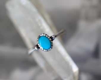 Vintage Navajo Turquoise Ring | Raised Oval Cabochon | Fluted Bezel Setting | Sterling Silver | Sz 5 | Old Pawn Sleeping Beauty Turquoise