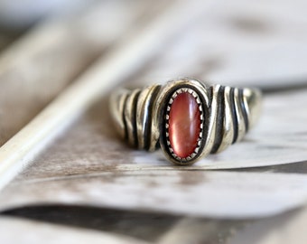 Vintage Navajo Pearl ring Native American Southwestern Navajo Salmon Pink Mother of Pearl Ring Orange Paua Shell mid Century Ring